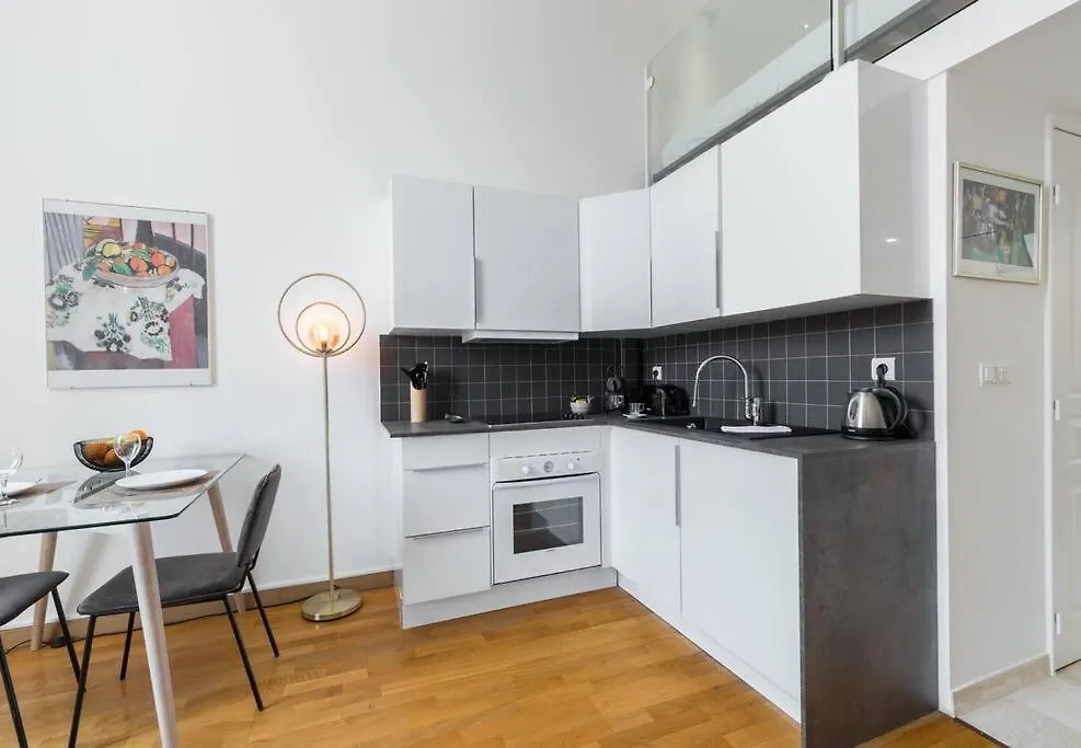 Deloye - Spacious Quiet Studio Wac Near Old Town 0*, Nice